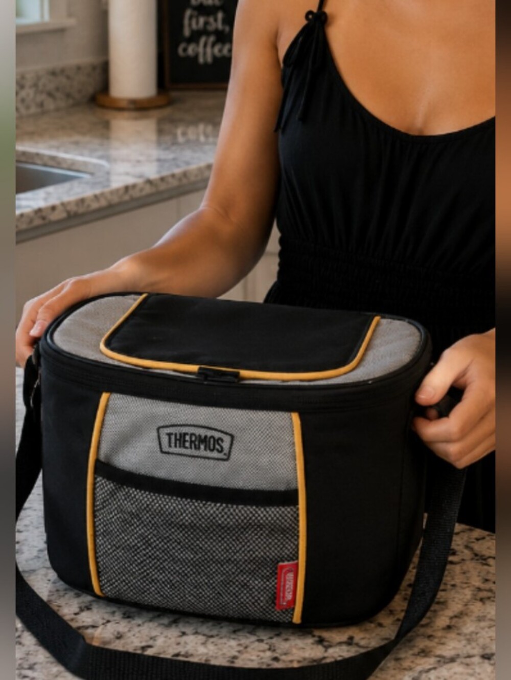 Thermos Black and Gray Cooler/To-Go Lunch Bag